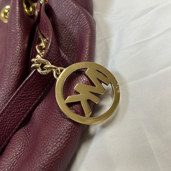 EUC - Michael Kors Pebbled Leather Shoulder Bag, Large Merlot with Gold Accents - Picture 5 of 9